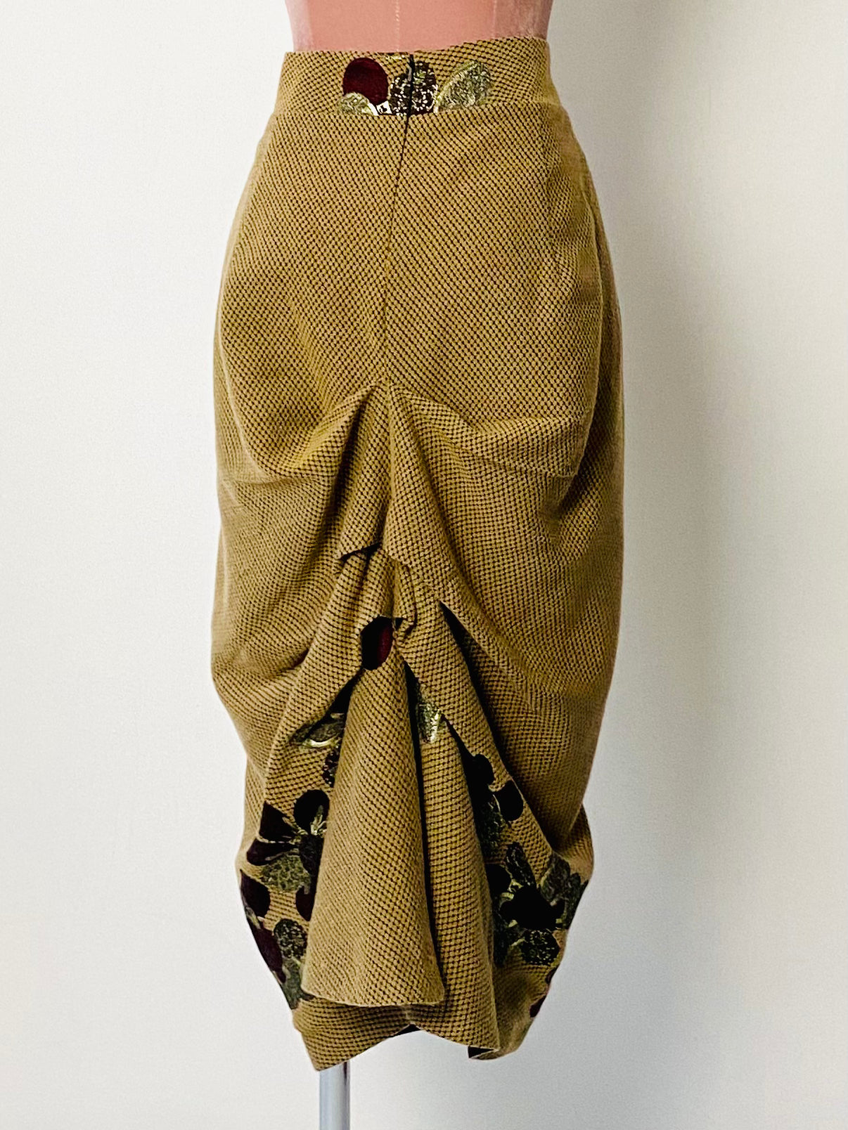 Pencil /tulip style Skirt with back seam Pleats